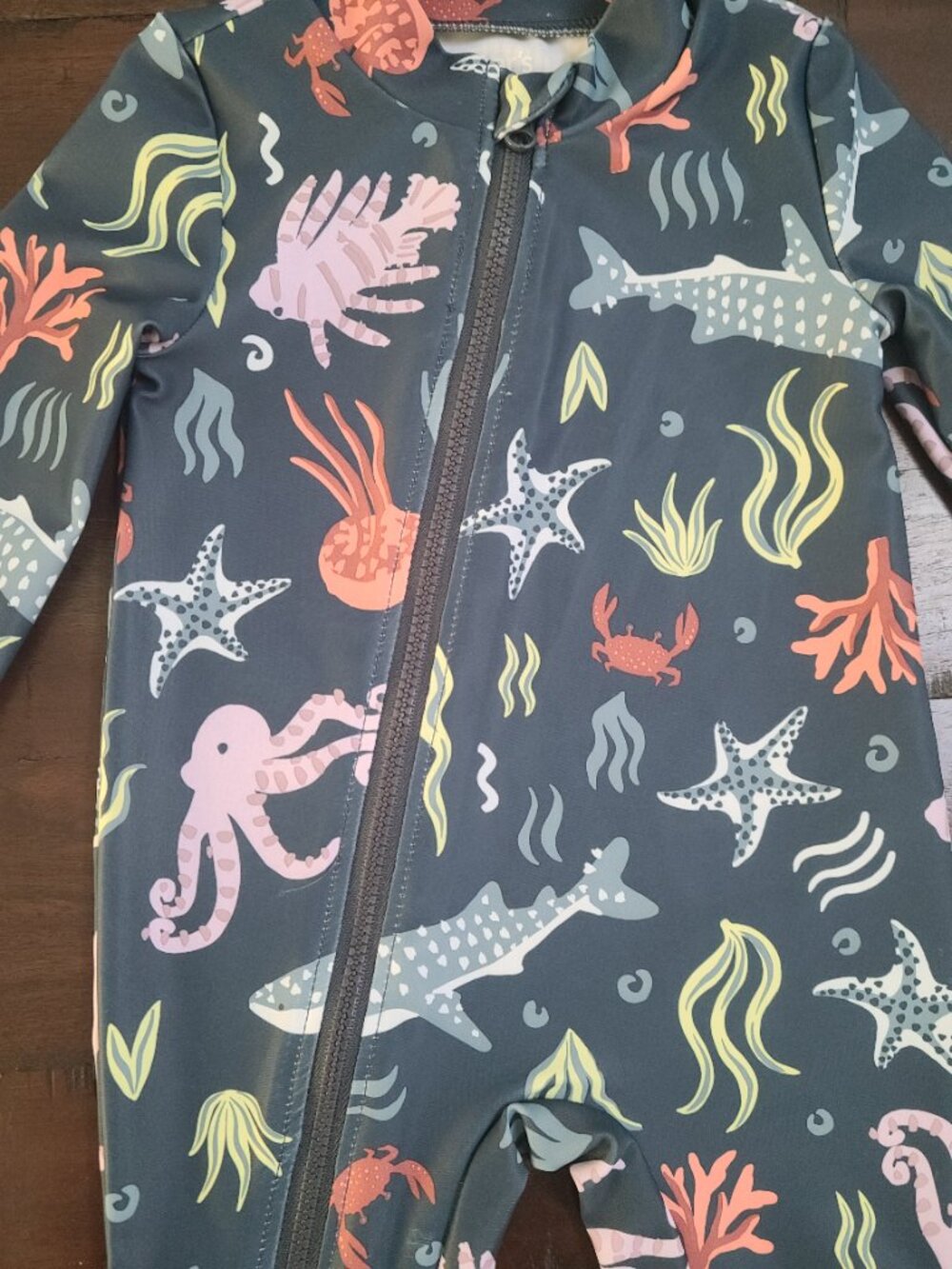 š©±š©³ Carters Rashguard One Piece Swimsuit - Picture 3 of 4